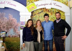 Area Piemonte: i rappresentanti dell'azienda LIFE, specializzata della lavorazione e importazione di frutta essiccata. Il terzo da sinistra e' Davide Sacchi, responsabile marketing e comunicazione dell'azienda.