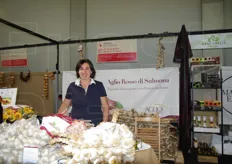 Area Abruzzo: Maria Assunta Palombizio titolare dell'azienda agricola Aglio D'Alessandro, produttore di Aglio Rosso di Sulmona.
