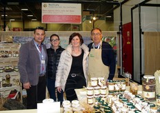 Area Basilicata: Aziende agricole Alberto Manolio (a sinistra), Masseria Nivaldine, Il Pago (a destra), produttori della 'Pera Signora della Valle del Sinni'.