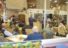 La piazza di Slow Food Sicilia, che per l'edizione 2014 ha voluto puntare anche sugli agrumi, offrendo loro spazio e visibilita' e dedicando al tema un seminario tenutosi nell'area di degustazione regionale con la partecipazione del responsabile delle attività educative di Slow Food Sicilia Salvatore Giuffrida e dell'azienda Oranfrizer.