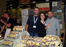 Area Sicilia: Associazione Produttori Fagiolo Badda di Polizzi Generosa. Da sinistra a destra: Gandolfo Rannazzisi, Roberta Billitteri (Presidente)e Francesco Mangialino.