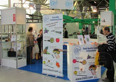 Lo stand di TR Turoni. Specializzata nella produzione di strumenti per il controllo della qualità e della maturazione dei frutti, l'azienda forlivese TR Turoni vende impianti per irrigazione antibrina, accessori per la fertirrigazione e programmatori per gli impianti di irrigazione.