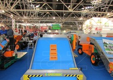 La novita' 8000 Electro di Ortomec: ortoraccoglitrice adatta alla raccolta di tutti gli ortaggi a foglia come insalatina da taglio, rucola, spinaci, basilico, erbe aromatiche, biete.