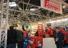 L'azienda mantovana Ferrari Costruzioni Meccaniche realizza trapiantatrici per diversi prodotti, per piante in cubetto e trapiantatrici-pacciamatrici.