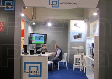 Plastical produce diversi articoli in plastica per l'agricoltura, legacci, reti, pali per il sostegno.