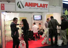 Aniplast di Noicattaro (BA) produce film plastici per la copertura di frutteti e vigneti, reti per agricoltura e coperture antipioggia.