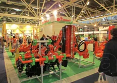L'azienda Rinieri di Forli' produce diverse macchine per il vigneto: potatrici, defogliatrici, spollonatrici.