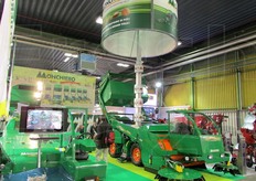 Lo stand dell'azienda Monchiero che a Cuneo produce macchine per la raccolta della frutta fresca e delle nocciole, calibratrici per frutta.