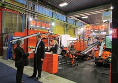 Revo costruisce carri per raccolta di frutta e potatura.