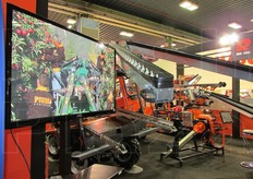 Un altro prodotto di punta dell'azienda Revo e' rappresentato dalle piattaforme idrauliche per la raccolta di frutta e potatura.