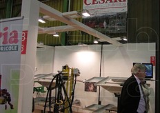 Da oltre quarant'anni la ditta Cesari produce una gamma innovativa di attrezzature per la frutticoltura, conforme agli standard di qualita' e sicurezza internazionali.