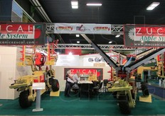 Meccanica Zucal, presente sul mercato da oltre 25 anni, e' specializzata sia nella progettazione che nella produzione di sistemi per la raccolta, movimentazione e stoccaggio automatizzato della frutta.