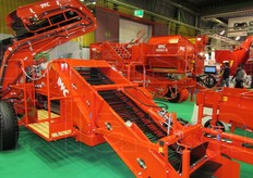 La Imac di Budrio (BO) e' specializzata in piantatrici di patate, scavapatate, raccoglitrici combinate per patate, trincia-steli per patate, scavacipolle e raccoglitrici di cipolle.