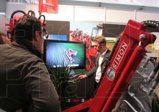 Un video mostra il funzionamento della macchina Simon Clair Fontaine.