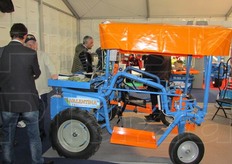 "Ad Eima, l'azienda Vallisi ha presentato le nuove versioni di "Valentina" la macchina per la raccolta di asparagi, zucchine, pomodori, carciofi, fragole, funghi ed altre colture a terra."
