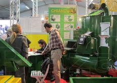 Chianchia srl a Cuneo produce macchine per la raccolta di nocciole.