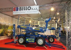 Billo produce piattaforme semoventi per la raccolta di frutta e potatura.