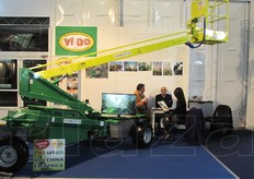 VI-BO costruisce carri piattaforme idrauliche per la raccolta di frutta e per la potatura.