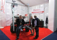 Mar-Tech progetta, costruisce e commercializza macchine per la raccolta della frutta.