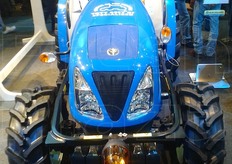 Progettati per soddisfare le esigenze dei professionisti della frutticoltura, alla ricerca di macchine compatte nella gamma di potenza da 50 a 72 CV, I trattori della nuova serie T3F della New Holland sono agili tra i filari, performanti nei trattamenti, potenti nelle lavorazioni al suolo e veloci nei trasferimenti su strada.