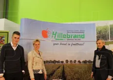 Nello stand Hillebrand Vruchtboomkwekerij bv: Herwin Hillebrand, Andrea Hillebrand e Bart Voskvilen.