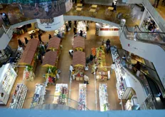 "Una vista dall'alto del reparto ortofrutta di Eataly Milano. Qui, lo scorso 27 novembre 2014, si e' tenuto un evento dal titolo: "Sostenibilita' e pomodori: l'opportunita' per i retailer"."