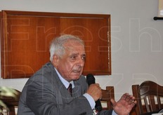 "Durante l'evento si sono alternati gli interventi di agronomi, ricercatori, tecnici ed esperti del settore. In foto, Ottavio Cacioppo direttore rivista "Kiwi Informa" e membro del Comitato Organizzatore e del Comitato Scientifico del Convegno"