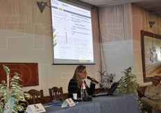 "S. Loreti durante la presentazione della relazione "Diagnosi di P. syringae pv. actinidiae: criticita' e punti di forza"."