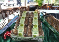 L'azienda di Cisterna Zeoli Fruit espone i suoi kiwi.