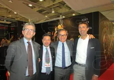"Conad e i pugliesi", ha detto Giuseppe Zuliani (terzo da sinistra), direttore Customer marketing e Comunicazione di Conad a commento di questa foto."