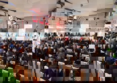 Sala gremita per conoscere i dati Besana.