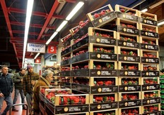 Il primo appuntamento con l'Operazione Lovers si e' svolto in contemporanea anche al mercato all'ingrosso di Milano.