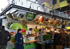 "Punto vendita ortofrutticolo Vers van de teler ("Fresco dal contadino", ndt)."