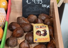 "La Salacca o "Snake Fruit" (data la buccia che ricorda la pelle di un serpente)... mai visto prima!"