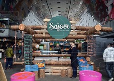 E per un momento di ristoro che non appesantisca: ecco il bar specializzato in succhi e insalate fresche! Arrivederci!