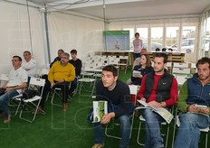 "Il viaggio itinerante "Star in Campo" si rivolge a tutti gli attori della filiera endivie, non solo produttori, commercianti e retailer, ma anche chef e nutrizionisti. Lo scopo e' quello di far crescere il consumo di endivia presso il largo pubblico."