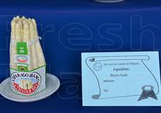 Qui e nelle foto seguenti, le schede di alcuni dei produttori che hanno contribuito alla mostra.