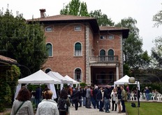 Il press tour si e' spostato nell'area adibita a degustazioni.