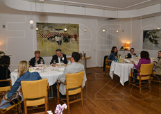 In serata, i partecipanti al press tour sono stati invitati a una cena di gala presso il ristorante San Martino (una stella Michelin) a Scorze' (VE), dove lo chef Raffaele Ros e la coniuge sommelier Michela Berto hanno dato vita a un eccezionale menu nel quale l'asparago e' stato declinato nelle forme piu' fantasiose e sorprendenti!