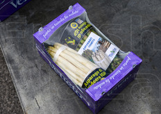 Una cassettina mista di asparagi bianchi e verdi di Badoere IGP.