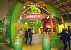 Lo scenografico stand della Noberasco, specialista in frutta secca.