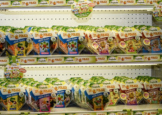 La nota compagnia Bonduelle ha presentato in anteprima a Fruit Innovation il lancio della nuova gamma Inpausa: si tratta anche qui di pratiche confezioni monoporzione che includono anche il kit con forchetta e tovagliolo, ideali per chi vuole pranzare in casa o fuori casa in modo facile e veloce.