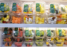 "L'azienda Fresco Senso, facente parte del Gruppo AgriBologna, ha presentato in fiera le nuove vaschette apri-e-chiudi e dotate di forchettina per la sua linea di frutta fresca confezionata pronta all'uso a marchio "Morsi di Frutta"."