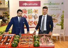 Marco Eleuteri, direttore commerciale, e Mario Mellone della AOP Armonia di Battipaglia (Salerno) con i prodotti della linea Dolcefrutta.