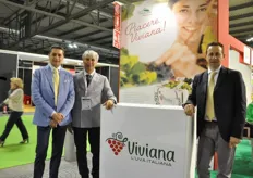 Andrea Badursi, Michele La Porta e Francesco Nicodemo (presidente Asso Fruit Italia) presso lo stand promozionale di Viviana, il nuovo marchio collettivo per l'uva italiana, presentato ufficialmente in occasione di Fruit Innovation.