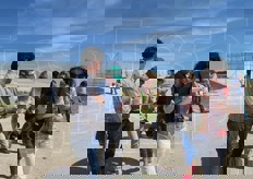 Giornalisti e buyer internazionali chiedono informazioni.