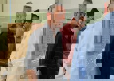 Sebastiano Sipione, uno dei titolari, a colloquio con i presenti.