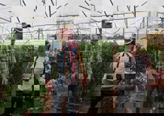 Joe Fortunato invita i presenti ad assaggiare il Marinda. Rosato e' il colore perfetto per mangiarlo.