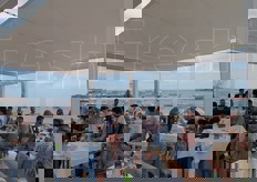 Il gruppo attento alle descrizioni dello chef, in attesa di gustarne le pietanze, tutte a base di pomodoro di Pachino.