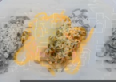 Pasta cotta dentro l'acqua di pomodoro, che gli conferisce un gusto decisamente intrigante e delicato.